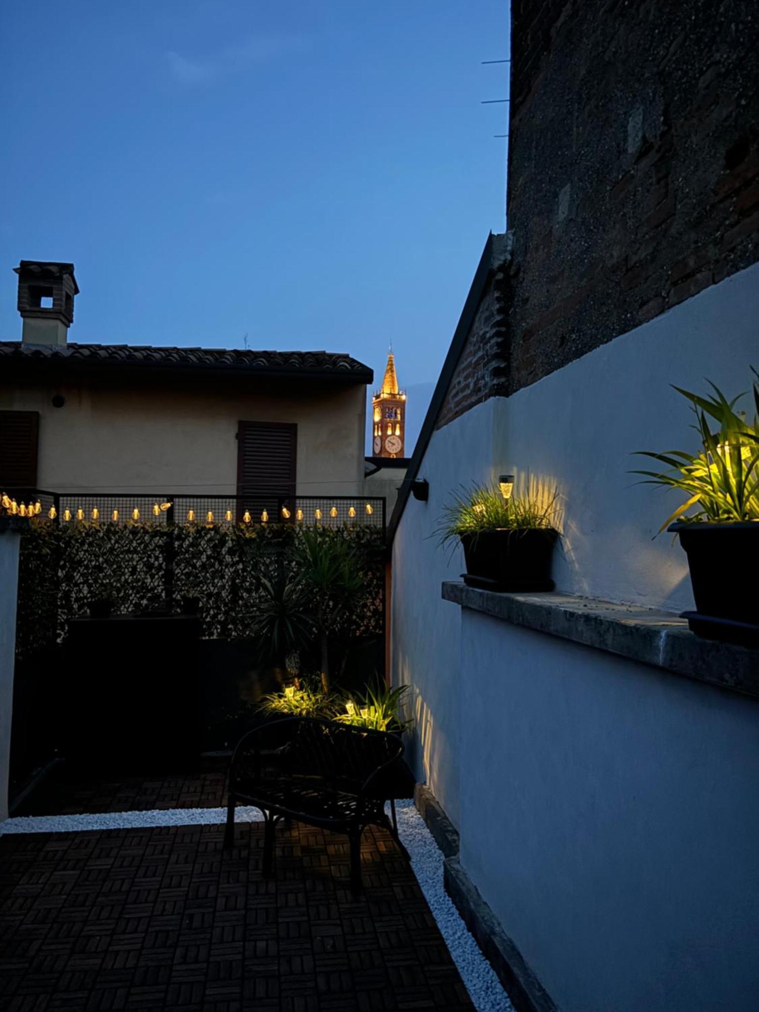 Apartamento La Terrazza In Centro Treviglio Exterior foto